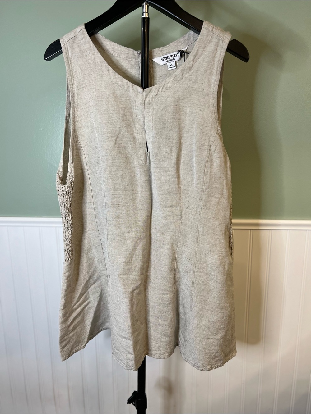 NEW- Velvet Heart Sleeveless Linen Blend Mini Dress in Beige. Size XL